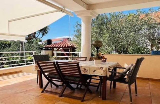 Beach apartment Alenka Red