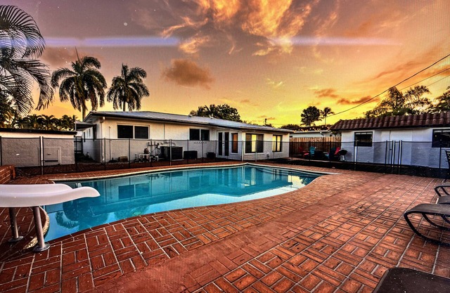 Beach Breeze Inn – Theater, Pool & Arcade, Close to Ocean