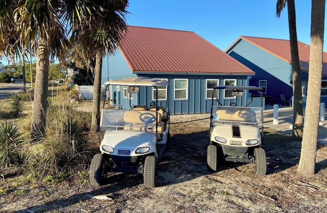 Beach Bum Cottages - Sleeps up to 20 - Steps to Gulf Beach Access, Onsite Pool