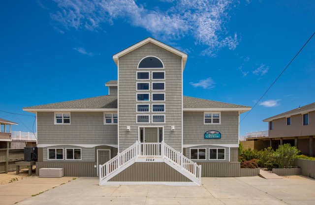 Beach Cabana-POOL, HOT TUB, Oceanfront Sleeps 24!