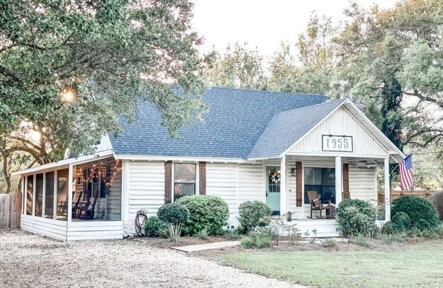 Beach Cabin located 3 miles from Navarre Beach