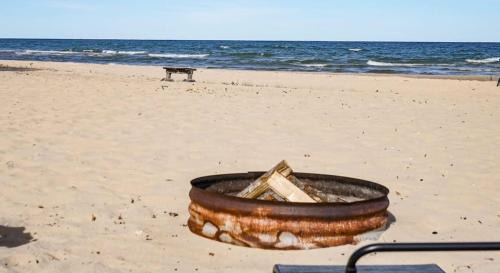 Beach Club of Oscoda - The Lakeshore Cottage