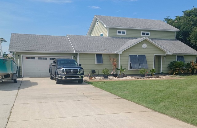 Beach Cowboys Vacation Home in Waterfront Community. 5 min from Perdido Key Fl.