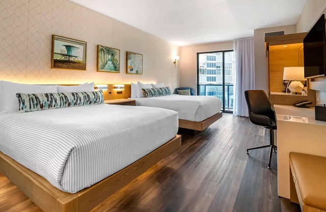 Beach Escape | 2 Queen Beds | Steps to Fort Lauderdale Beach