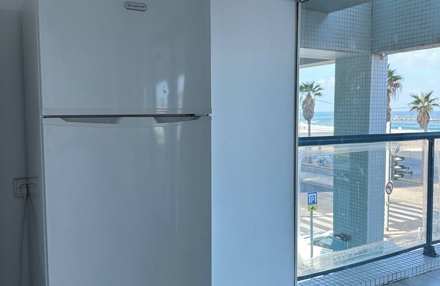 Beach front 2-bedroom with Water View in Tel Aviv-Yafo