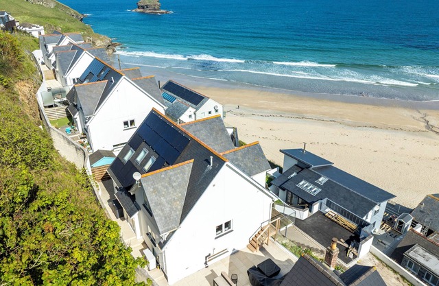 Beach Front 5 Star Dog Friendly Home with Amazing Sea Views & Outdoor Kitchen