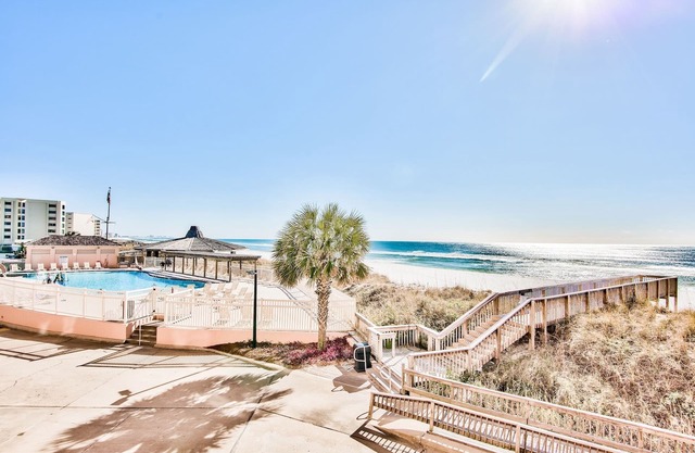 BEACH FRONT AT JETTY EAST! 1 FREE BEACH CHAIR SET UP EACH DAY OF YOUR STAY!
