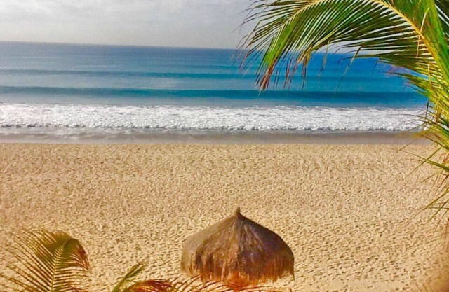 BEACH FRONT GEM - Breathtaking 2 BED RM/2 BATH top floor Condo-ON THE SAND