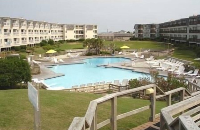Beach Front Resort w/150' Water slide, Free Mini Golf, Indoor Pool, Tennis,more