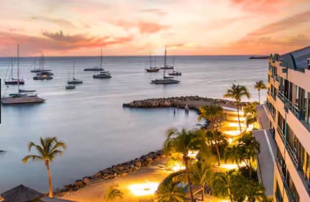 BEACH FRONT Spacious 2-bedroom hotel suite with kitchen, balcony in Philipsburg.