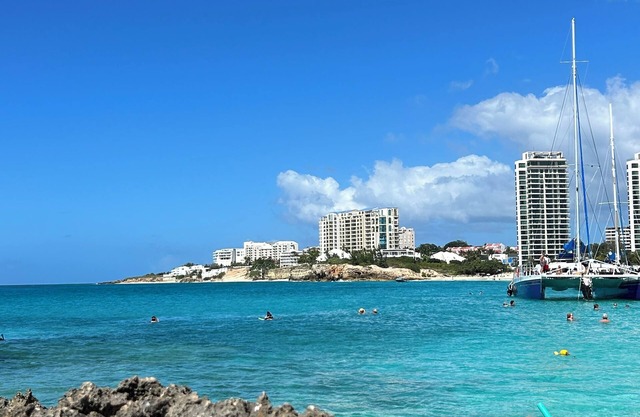 Beach front studio in Cupecoy. Private patio. Beautiful ocean sights and sounds.