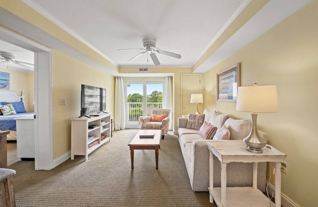 Beach Getaway -Litchfield Resort