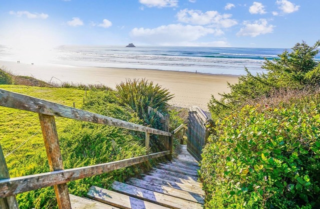 Beach Haven Arch Cape - New Oceanfront Listing! - Beachcomber Vacation Homes