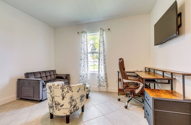 Beach-Hop & Golf! Port St Lucie Apt w/Shared Yard
