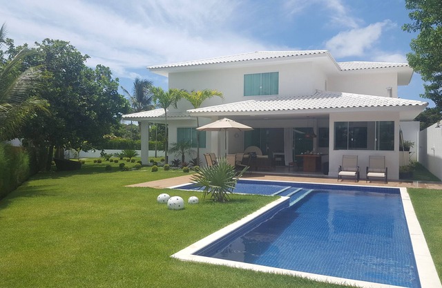 Beach house in Guarajuba, fully furnished, Luxury Condominium and 24h security