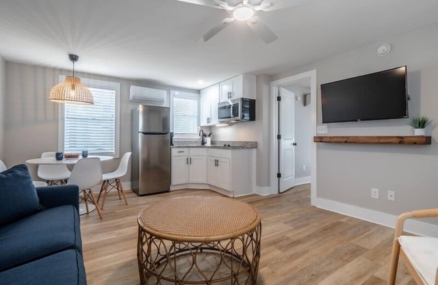 Beach House OKI - King Suite in hotel on Oak Island, North Carolina