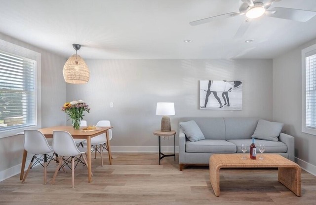 Beach House OKI - King Suite in hotel on Oak Island, North Carolina