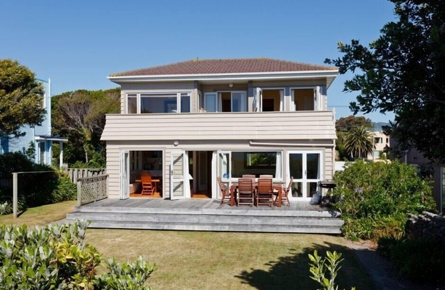 Beach House - Paraparaumu Beach Holiday Home