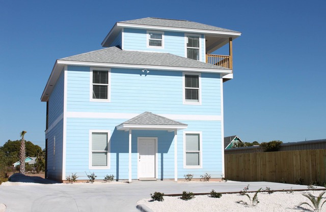 Beach House w/Private Pool on Thomas Drive - Steps from the Beach