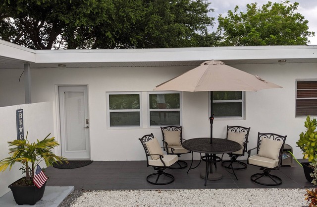 Beach is only one a minute drive. Nicely remodeled condo.