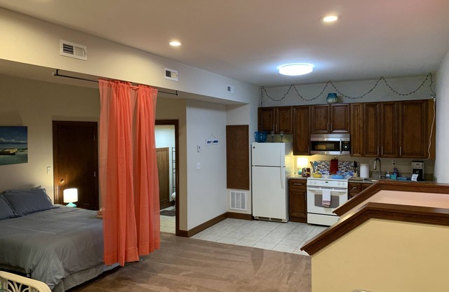 Beach Side HideAway (1-Bedroom Condo) - Pets Allowed by RedAwning