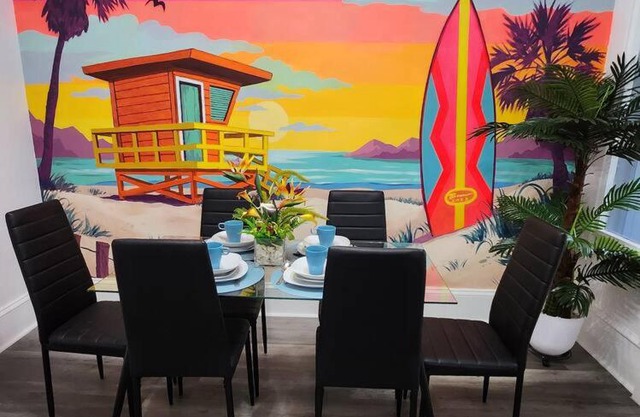 Beach Theme Mins to Cedar Pt, Sports Force & Ferry, Private Deck, EV, Kids & Pet Friendly