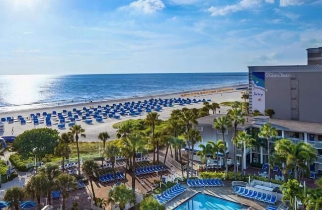 Beach Vacay Right Now! 4 Relaxing Units with Resort Views! Pool & Free Parking!