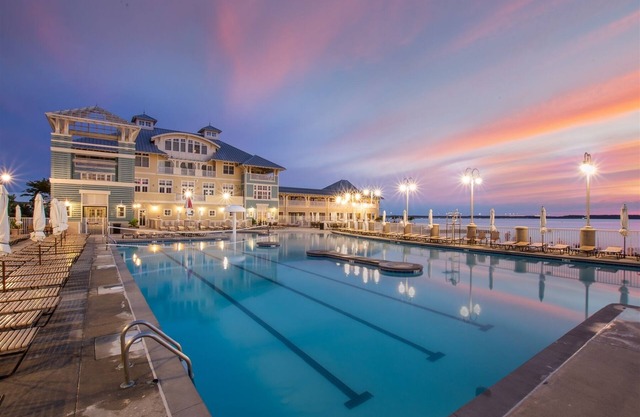 Beach Walk Lane @ 67th St, 2 Pools, FREE Linen/Towel Pkg*Beach Chairs/Beach Cart