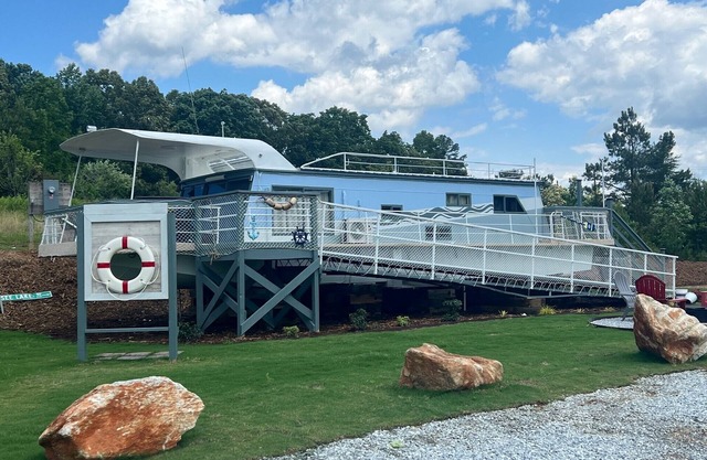 Beached Houseboat-Free Park Pass