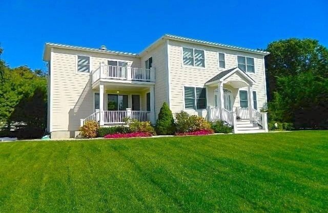 Beaches everywhere! Gorgeous pool and new hot tub in super private setting!