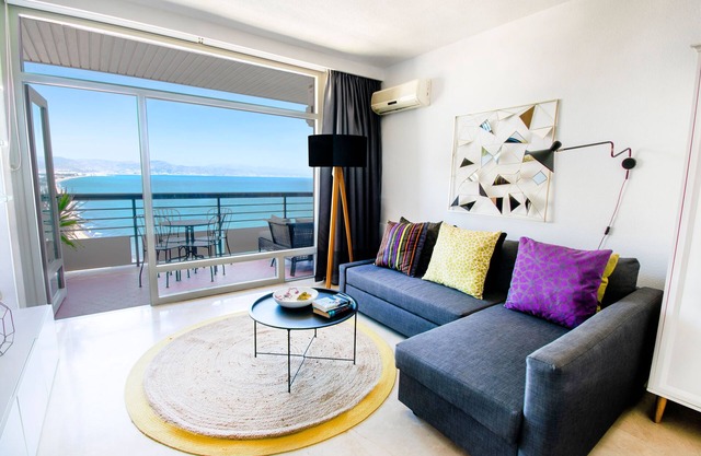 Beachfront 1 bedroom apartment with amazing views.