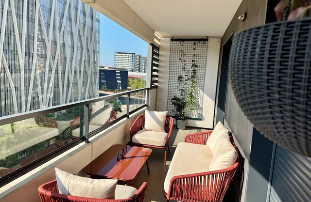 Beachfront 2-bedroom apartment with sea view