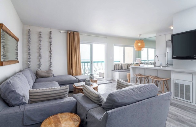 Beachfront 2BR Condo in Sunny Carpinteria