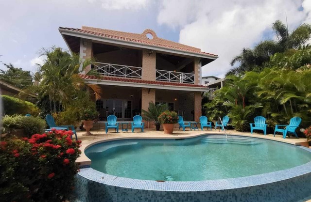 Beachfront 2BR Family Apartment Courland Bay, Saltwater Pool & Panoramic Viewsn