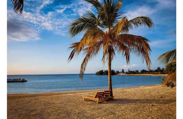 Beachfront 4 Bedroom Luxury Villa with Pool, Chef, Butler