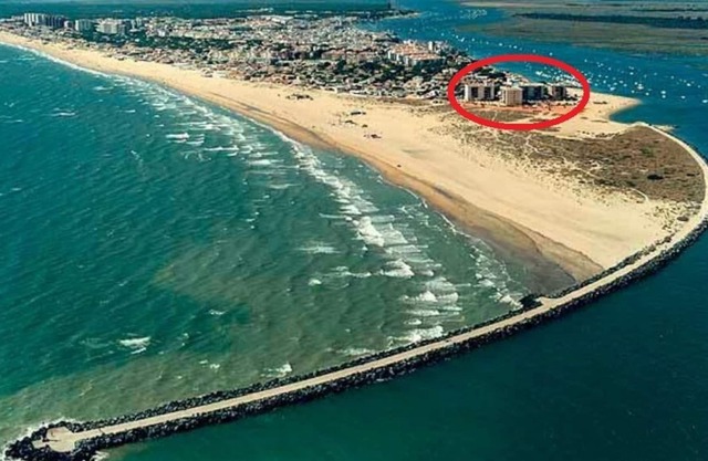 Beachfront Apartment, Canaleta
