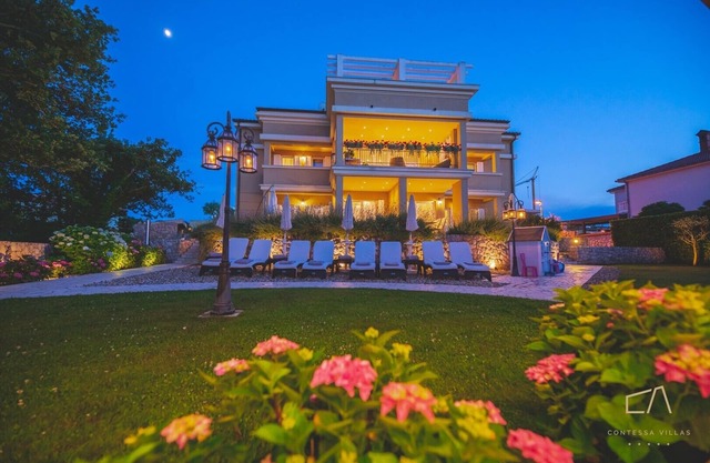 Beachfront apartment Luce 1* with a sea view on Krk