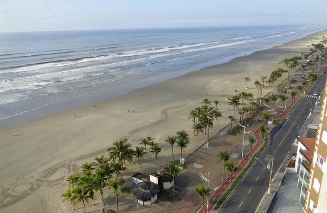 Beachfront Apartment with 01 Bedroom in Praia Grande - SP