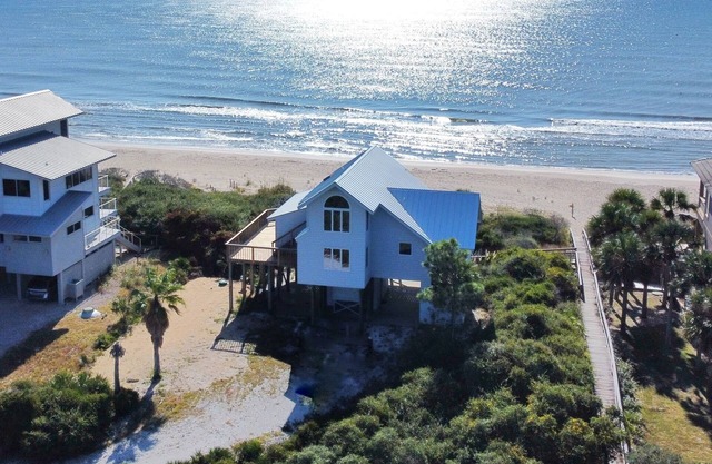 Beachfront - Community Pool/Pickleball Access!
