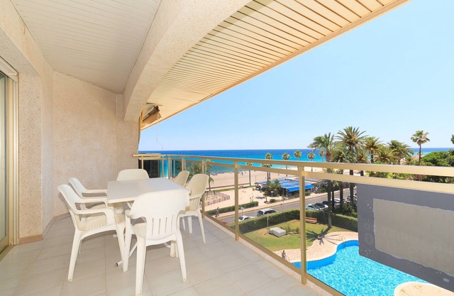 Beachfront Family Holiday with sea views · UHC LOS FLAMENCOS 013
