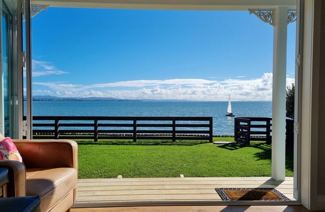 Beachfront luxury, re-charge your soul. ♥ Pet friendly! Just ask 🥰