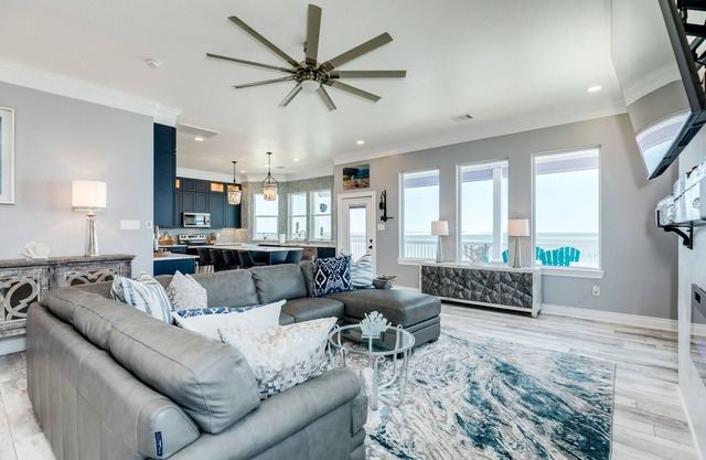 Beachfront Luxury Retreat – Oceanfront, Family & Pet-Friendly Paradise