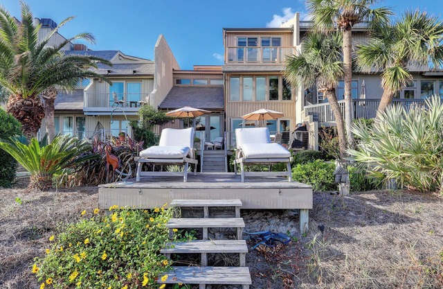 Beachfront Ocean Dream on the Sand