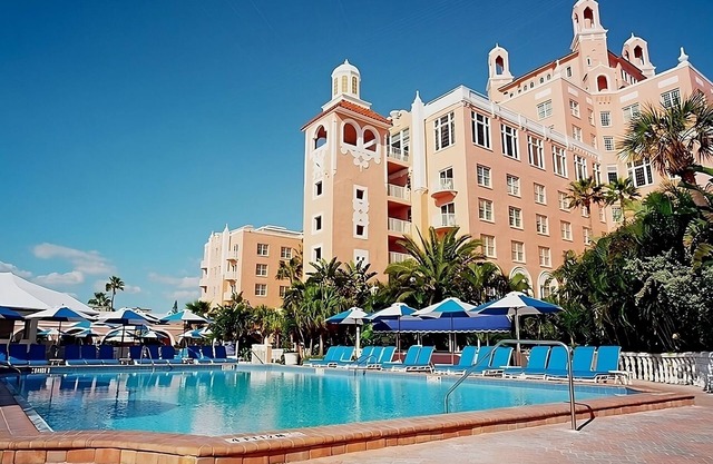 Beachfront Property w/Amazing View! Gorgeous Room w/King Bed, Outdoor Pool