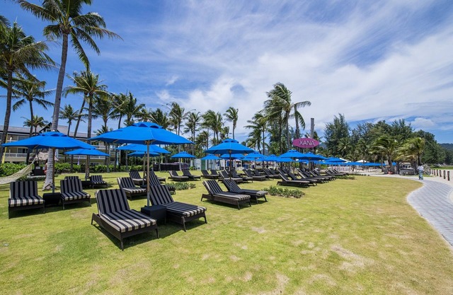 Beachfront Residence - Stunning Sea View