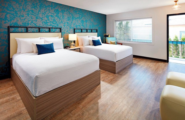 Beachfront Retreat | 1 King Bed | La Jolla Shores View