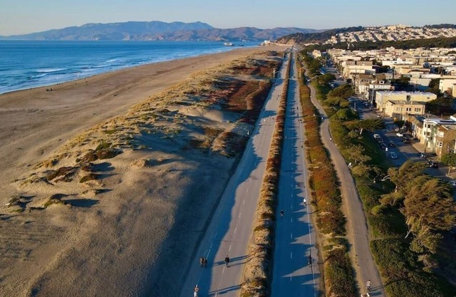 Beachfront urban Oasis - 6 beds, hot tub