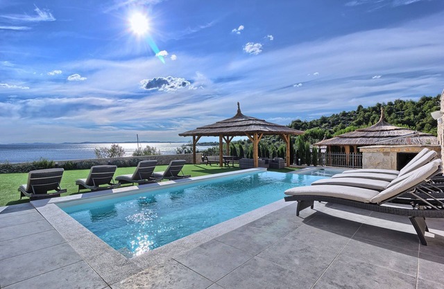 Beachfront Villa New Horizons I
