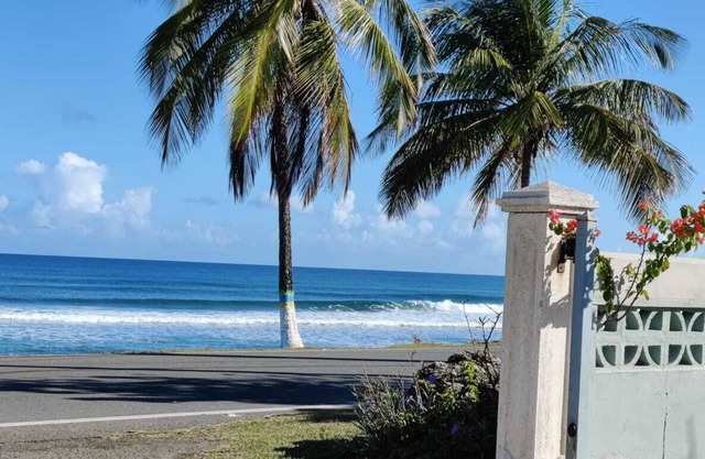 Beachfront, Walk to Restaurants & Surfing area, WIFI, SolarPower, Gated, Parking