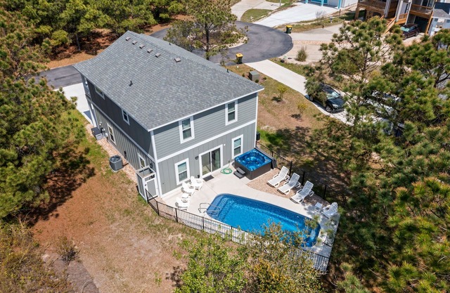 Beachin' Awesome: Saltwater Pool, Spa, Soundside